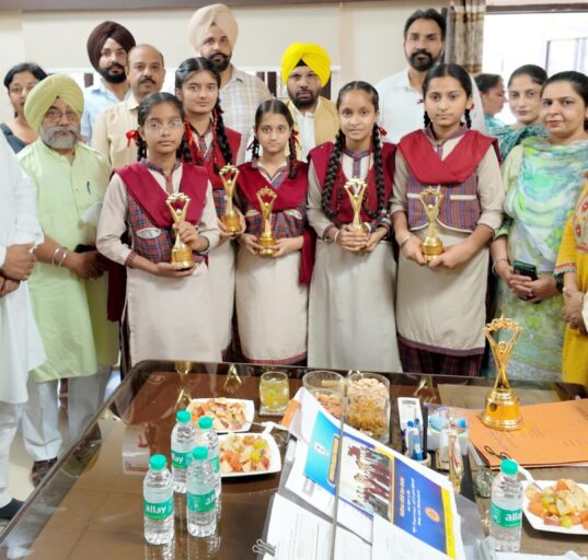 harbhajan-singh-eto-amritsar-school-entrepreneurship-event