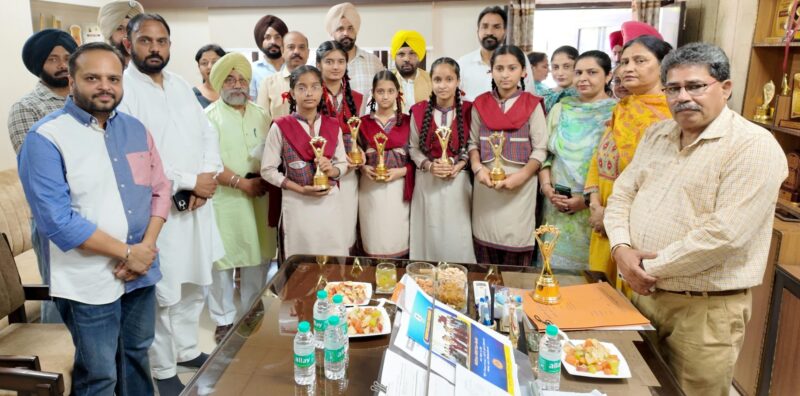harbhajan-singh-eto-amritsar-school-entrepreneurship-event