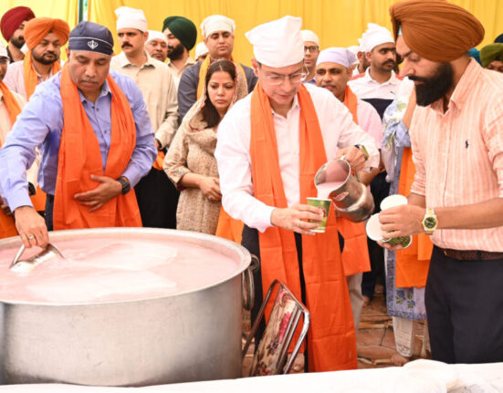 Punjab-police-served-chhabeel-martyrdom-guru-arjan-dev-ji