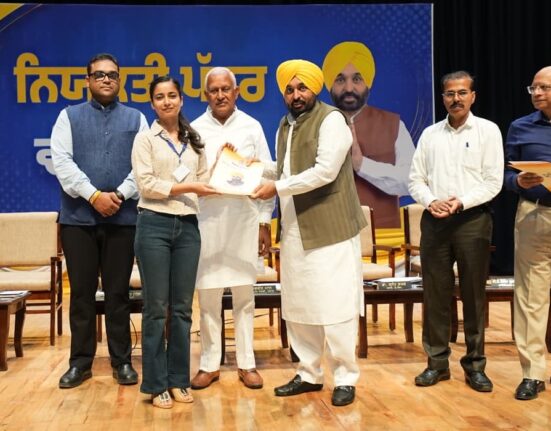 punjab-cm-delivers-appointment-letter-pspcl
