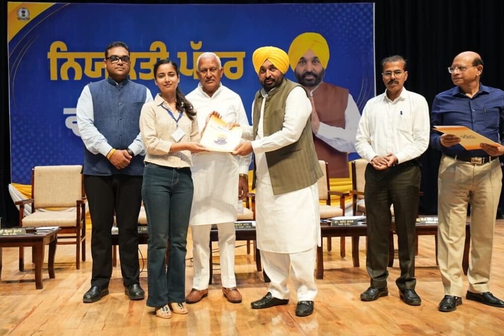 punjab-cm-delivers-appointment-letter-pspcl